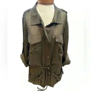 Eight sixty Everyday Adventurer Pocket Front Jacket. Drawstring waist.